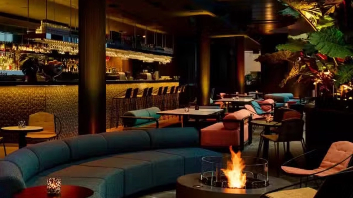 Singles speed dating at the International Panorama Bar (Ages 30–42)
