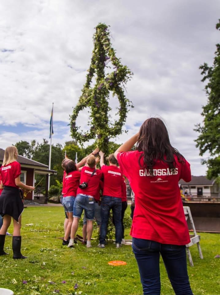 Fira midsommar på Gullbranna gården