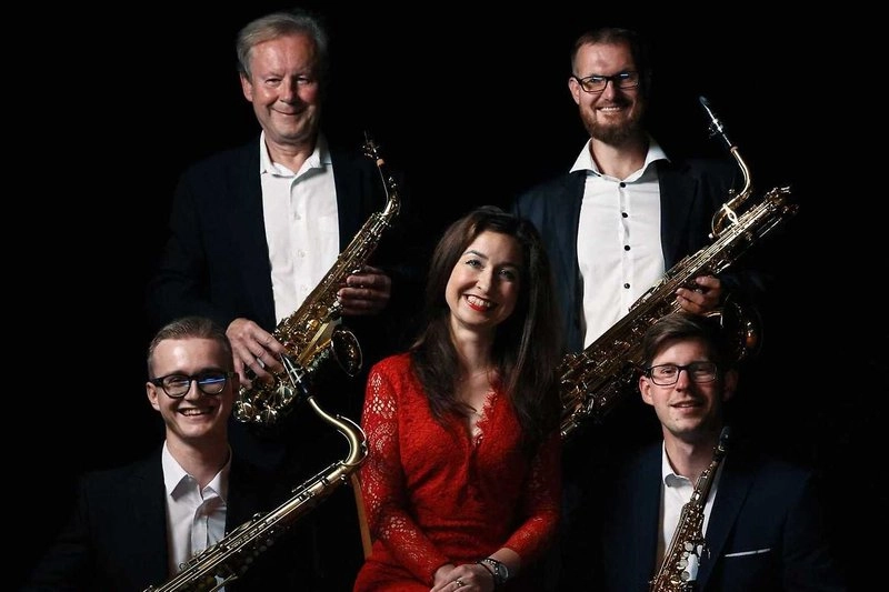 Světová hudba pro 4 saxofony a zpěv