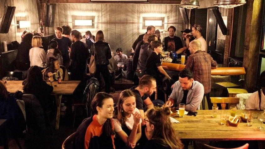 Reading Party (Bar Edition) đșđ