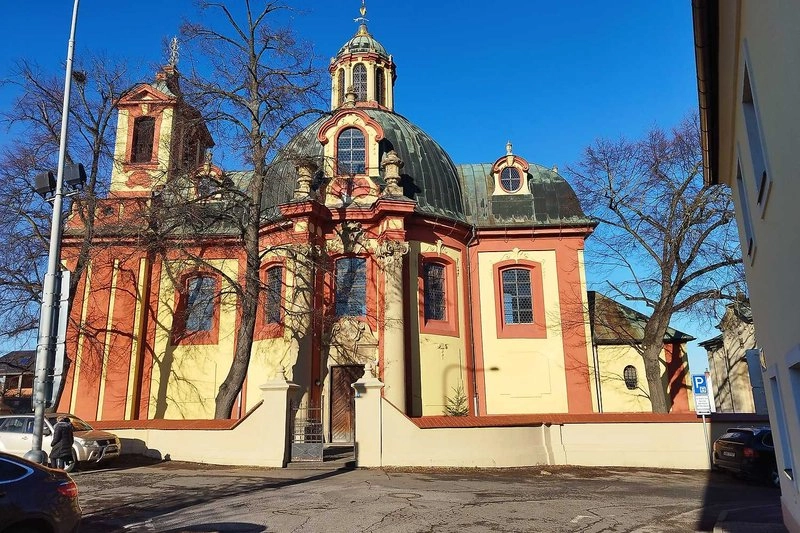 Po bývalém panství Václava IV. v Kunraticích