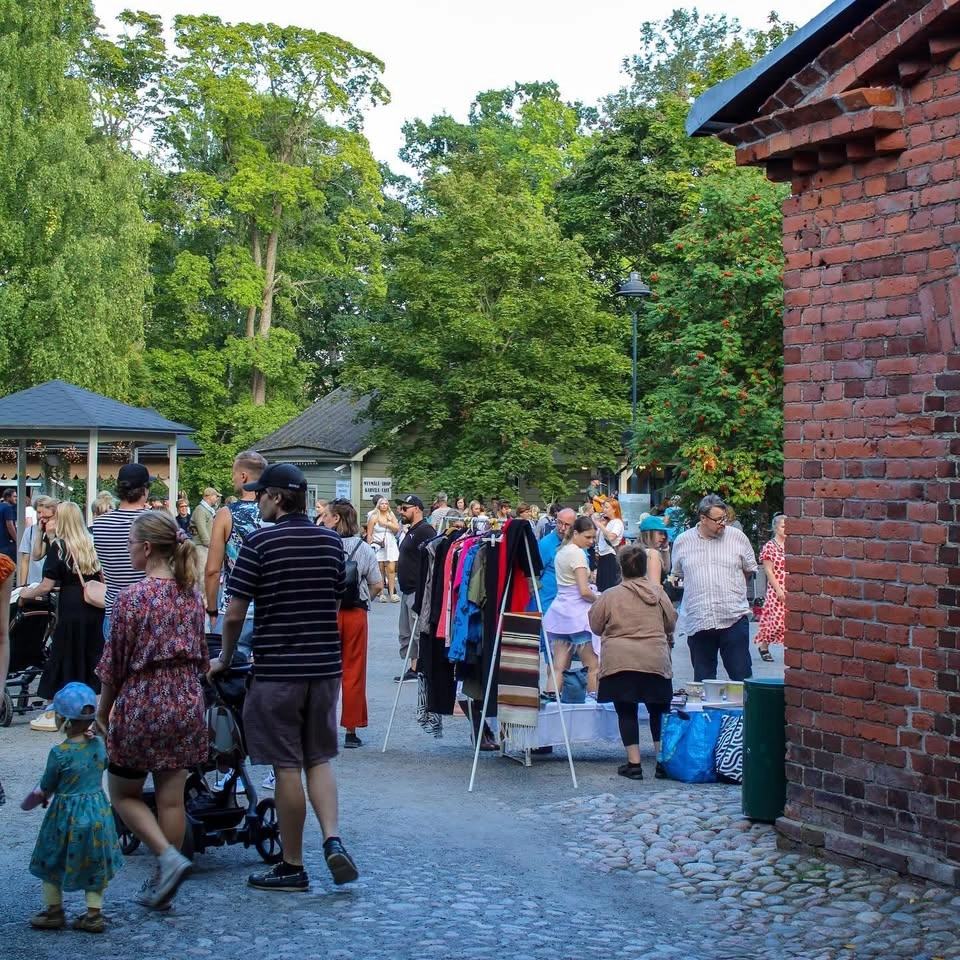 Tapahtumien yössä Iltatori & pihakirppis