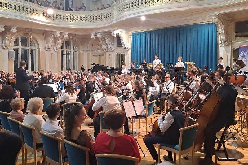 Symfonická premiéra společného orchestru pardubických ZUŠ