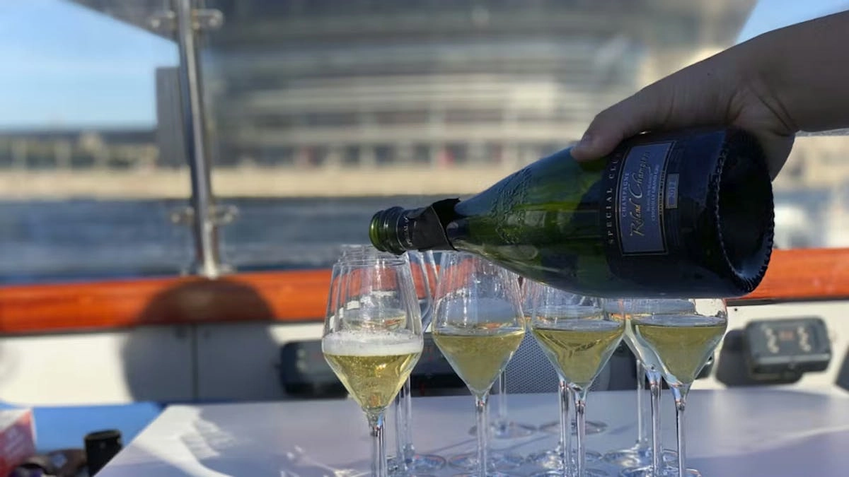 ✨ Eksklusiv champagneoplevelse – Champagne by Moes x LuxBoat ✨