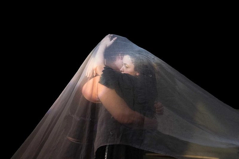 Thus with a kiss I die