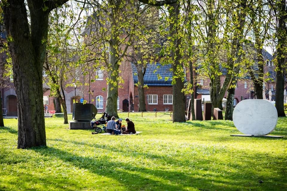 Sommarlund: Visning av Skulpturparken (EN)