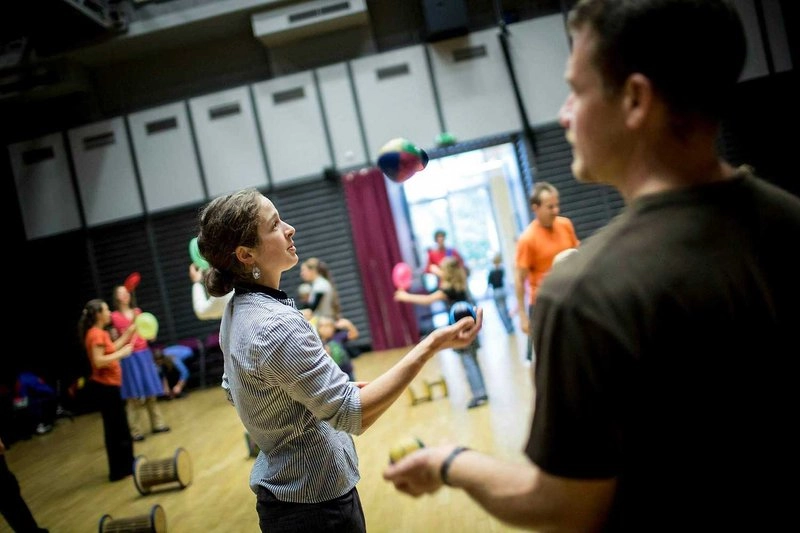 Kouzelnický balíček: divadlo + žonglovací workshop