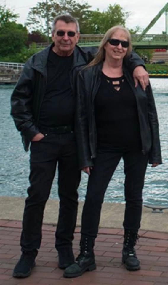 Under Arrest Duo Debbie & Will Schulmeister @ Buffalo Wings and Brewhouse
