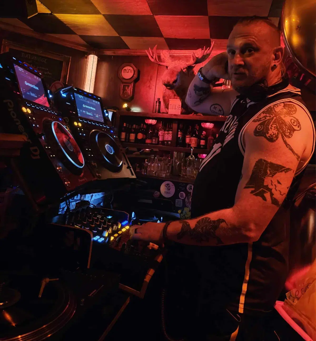 U10247: Marshmallow Beach (feat. maniac&me and Roy Mansur) FREE ENTRY