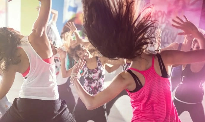 Zumba sur la placette St-Charles - avec Ivonne