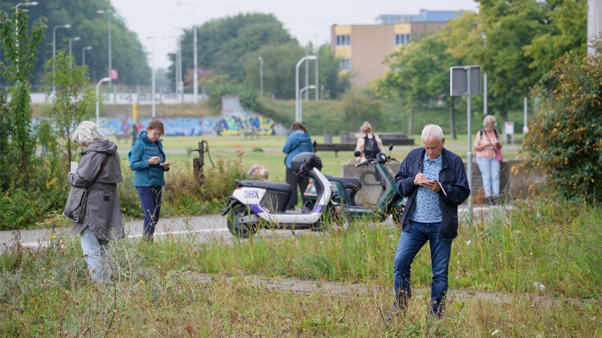 walking, talking and drawing : Behind the scenes of shopping center Boven ’t Y