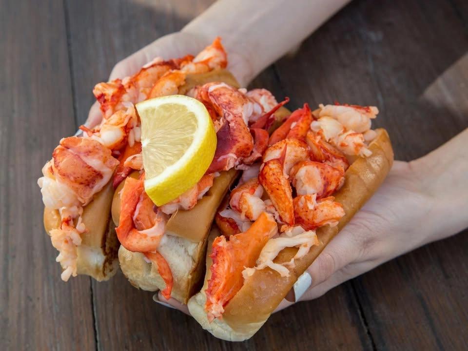 🦞 Cousins Maine Lobster at The Emerson Community ✨