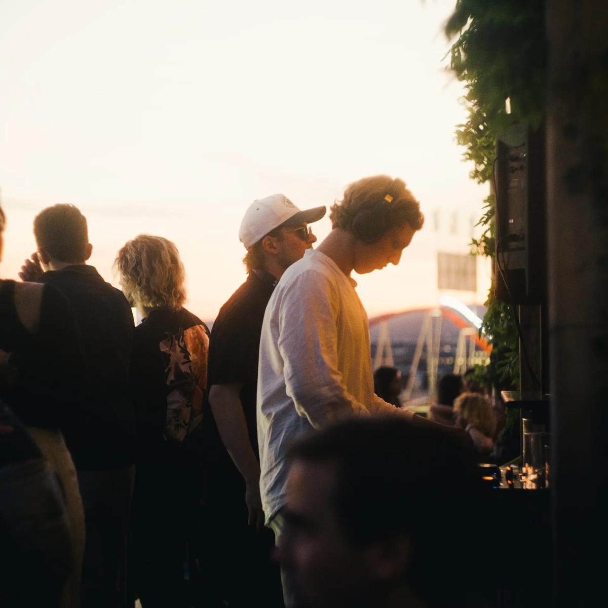 Rooftop Live Music: Disco-House with Of Blonde