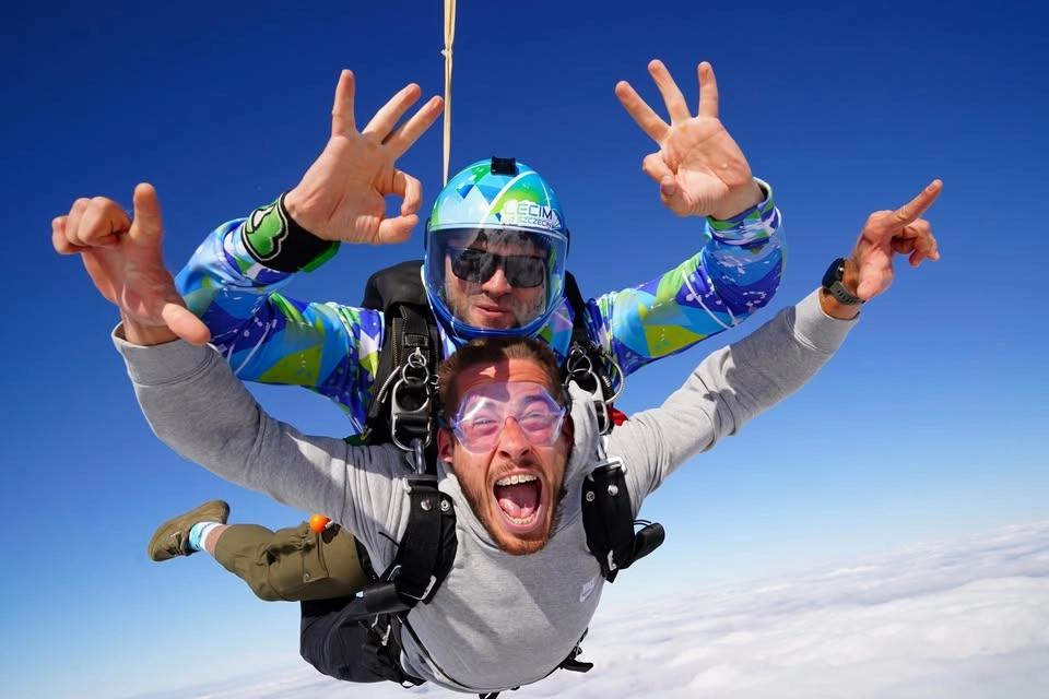 Skok ze Spadochronem z 4000m!