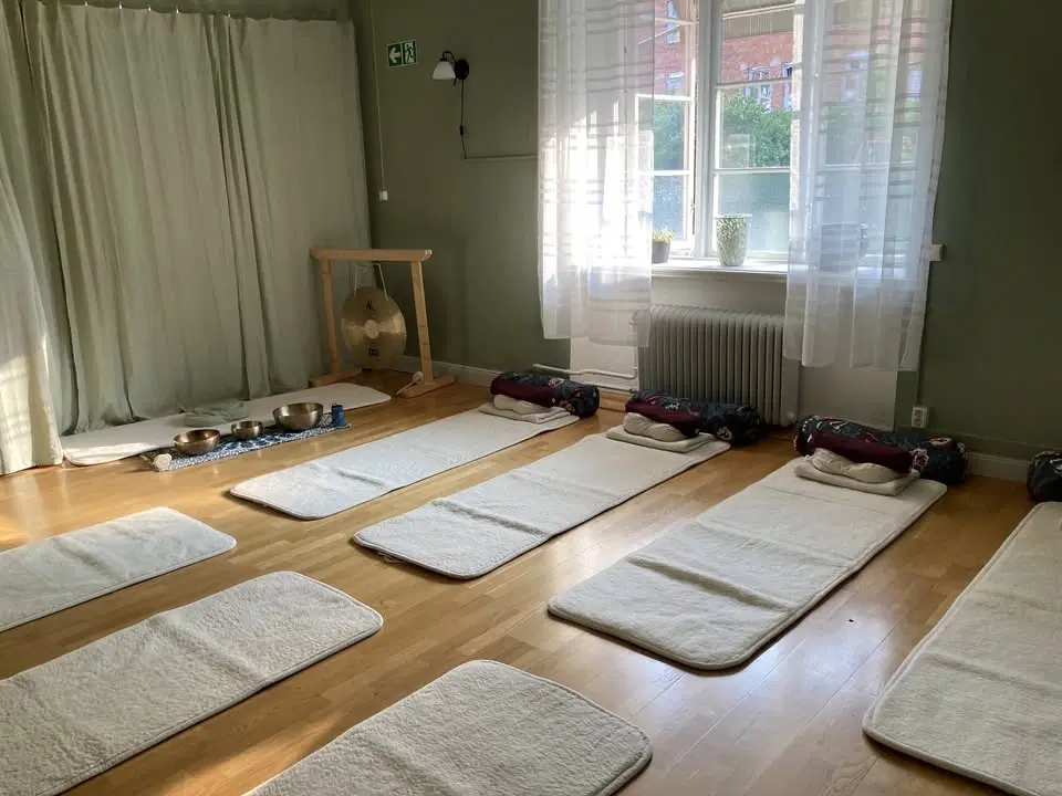 Lunchavslappning med Gong och Klangskålar