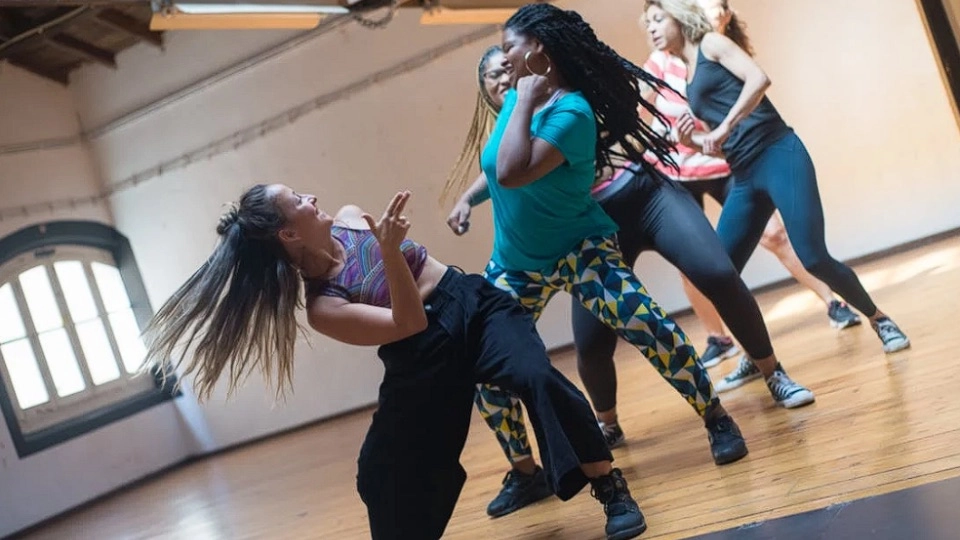 đ Latin Rhythm Embodiment - Move, Sweat & Connect đ„