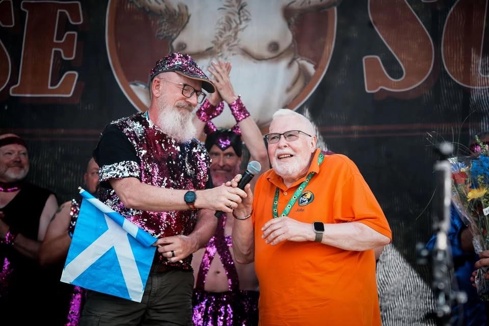 Bamseklubbens Flåteshow og Æresbamseprisen (BamseScenen)