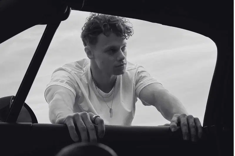 Kiio + Viktorie Molcar + misakort