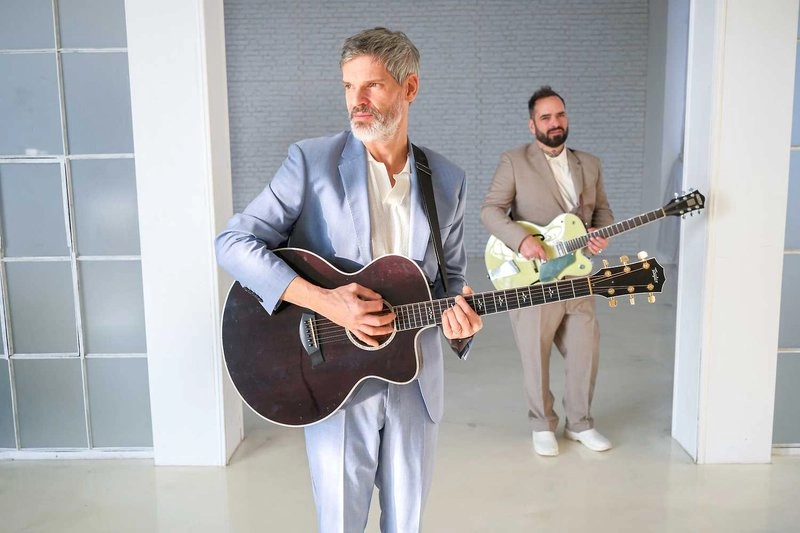 Jarní turné Twin Flames: Republic of Two