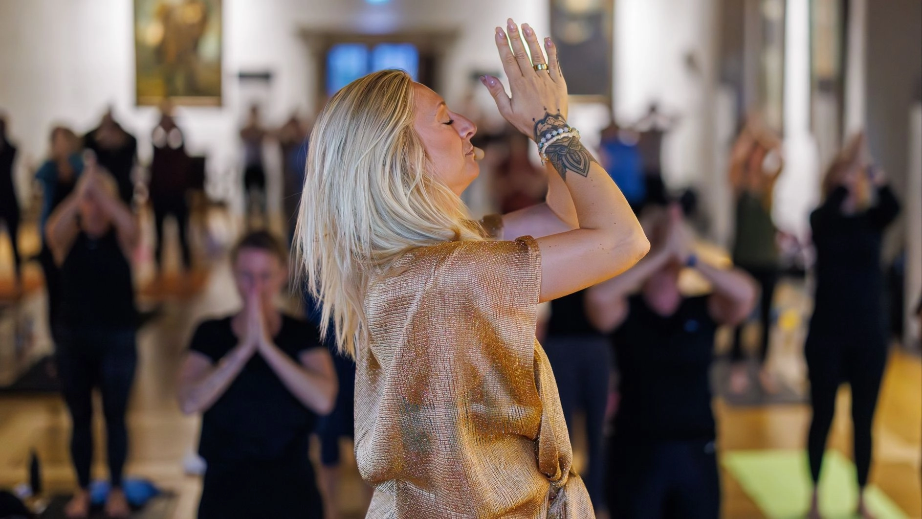 Yogamorgon på slottet