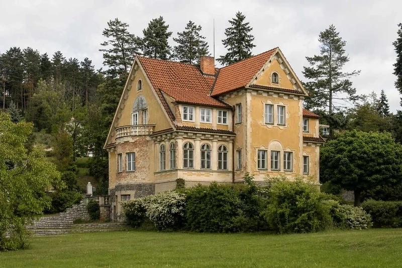 Hodkovičky: Čtvrť celebrit a luxusních vil