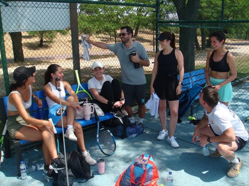 PLAY THE MOST FUN TENNIS INSANE GAMES AND SOCIALIZE