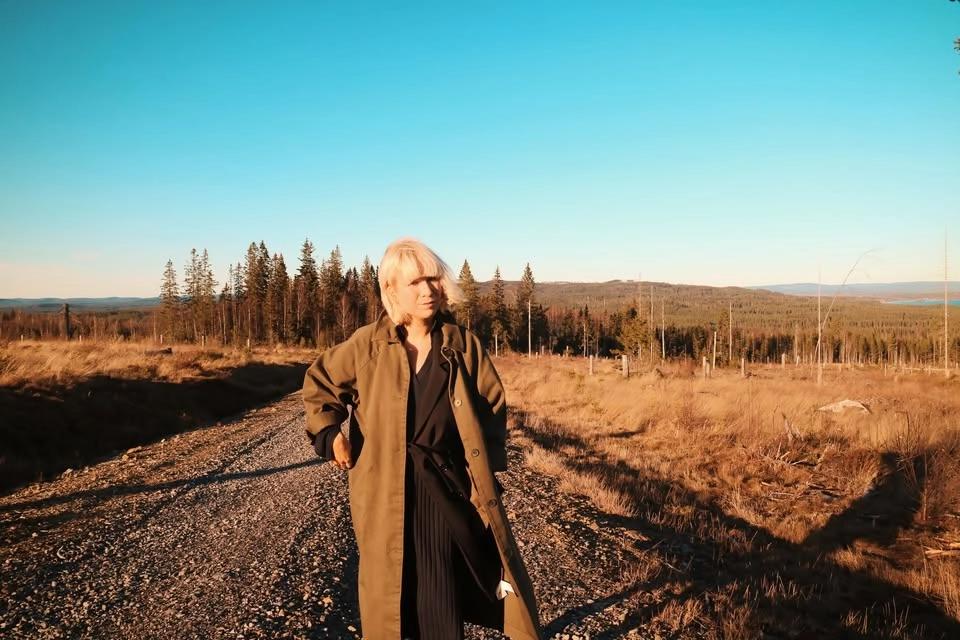 Ellinor Brolin sjunger Kjell Höglund!