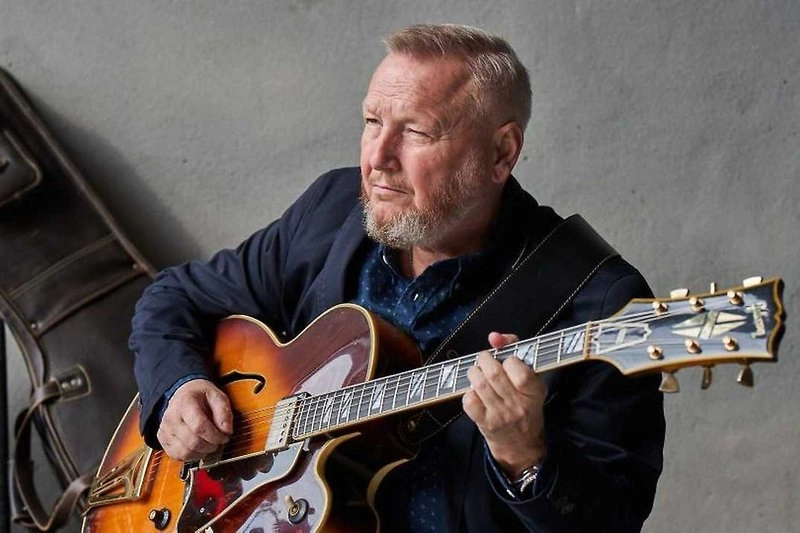 Jazz on the Roof: Roman Pokorný Gitan Trio