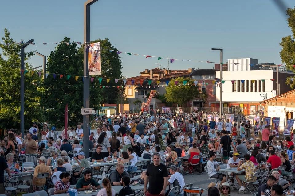 Fête des rues dans le centre-ancien, son grand repas festif, ses animations & sa soirée endiablée