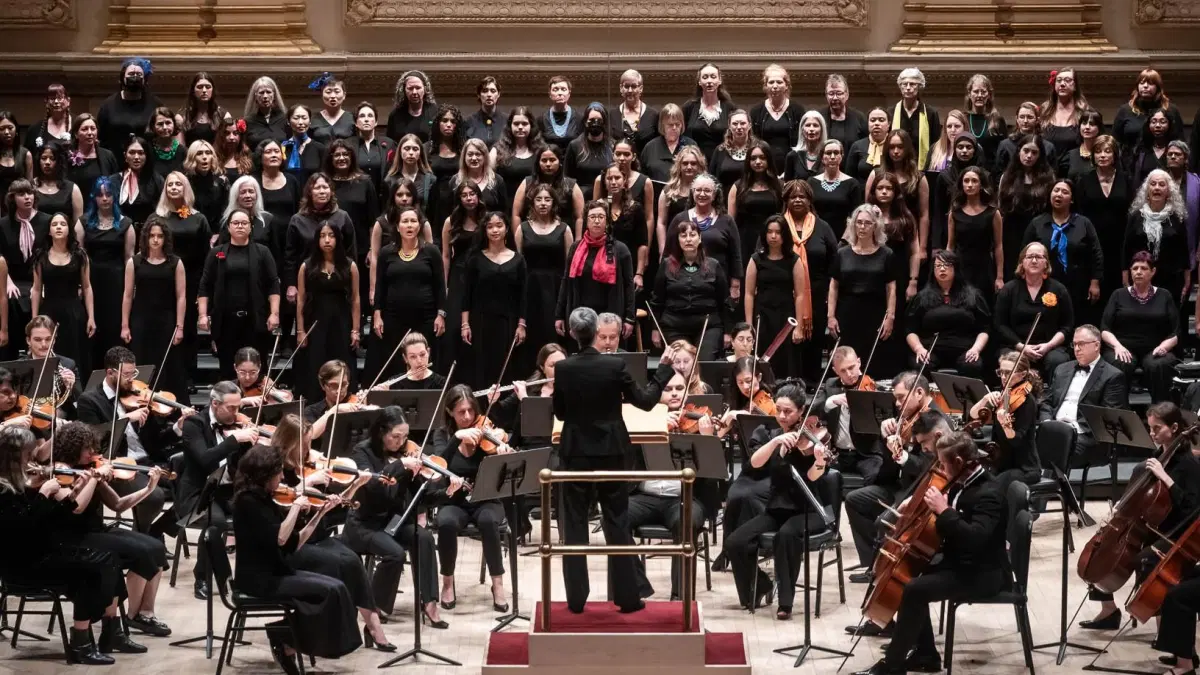 New England Symphonic Ensemble plays Hayes, Gjeilo and Mozart