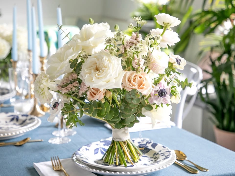 Introduction to Floral Design: Coastal Chic Hand-Tied Bouquet