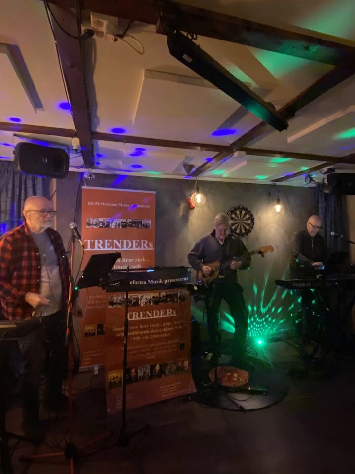 TRENDERs🤠🤠🤠 kör musikcafe' Nostalgi på KH Vingen igen! Lite typ radio Luxemburg ish! GOA LÅTAR!