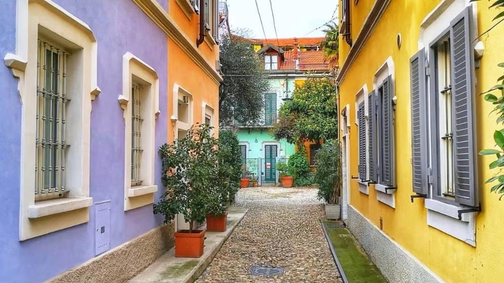 Color Hunt: Discover Milan One Color at a Time