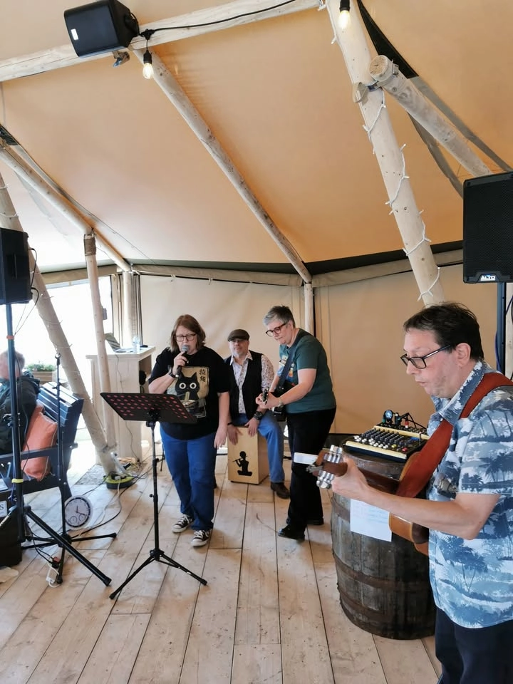 Oakleys acoustic afternoon