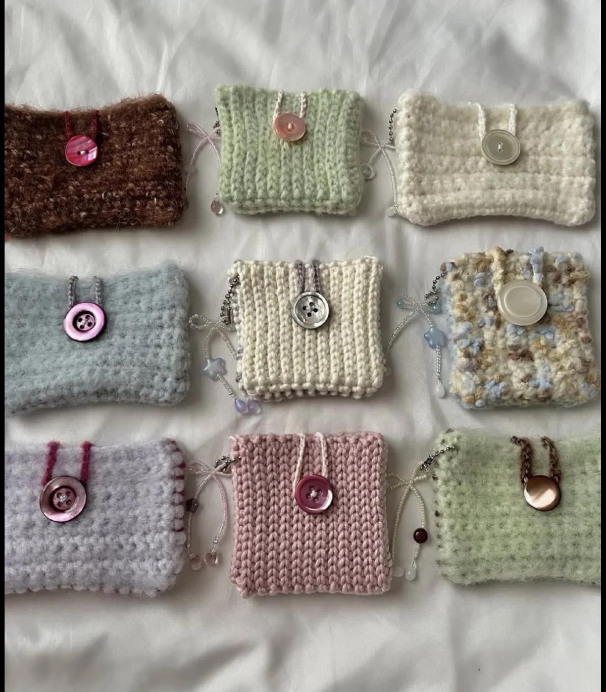 Tiny threads: Knit wallets