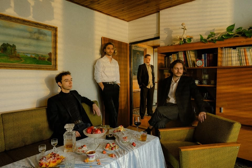 Midnight Swimmers (křest debutového alba) + China Soup