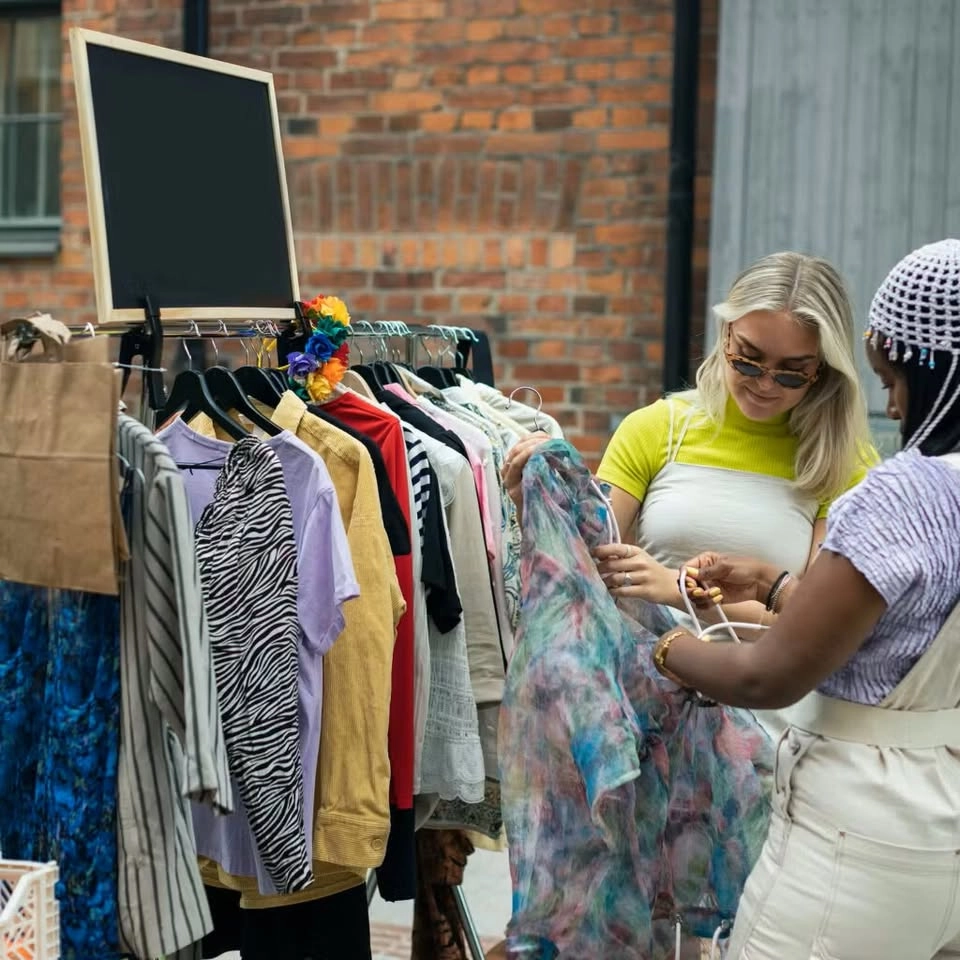 Klädbytardag i Ekensbergskyrkan