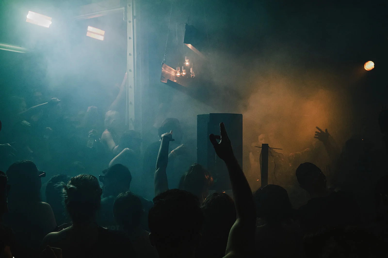 Komiks: Day & Night w/ Héctor Oaks, Swisherman ☆ At The Racecourse ☆