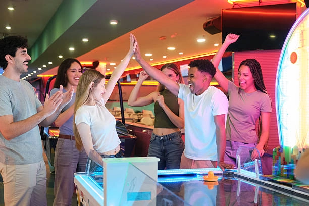 ππΉοΈ Hollywood Arcade Night: Dave & Buster's Play, Eat & ConnectπΎπ