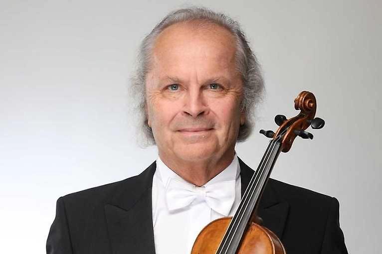Václav Hudeček uvádí