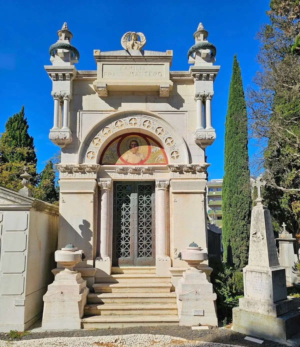 True Crime Tour (Prazeres Cemetery) ~ Guided Visit in English