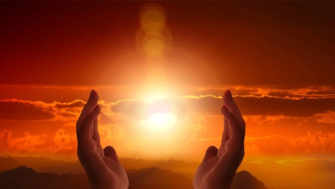 REIKI âš EnergĂa, TradiciĂłn y TransformaciĂłn