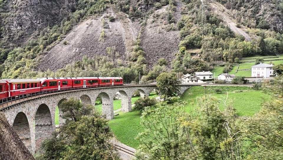 IL MAGICO TRENINO ROSSO DEL BERNINA