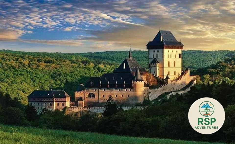 Karlštejn: Scenic Canyon & Medieval Castle Adventure
