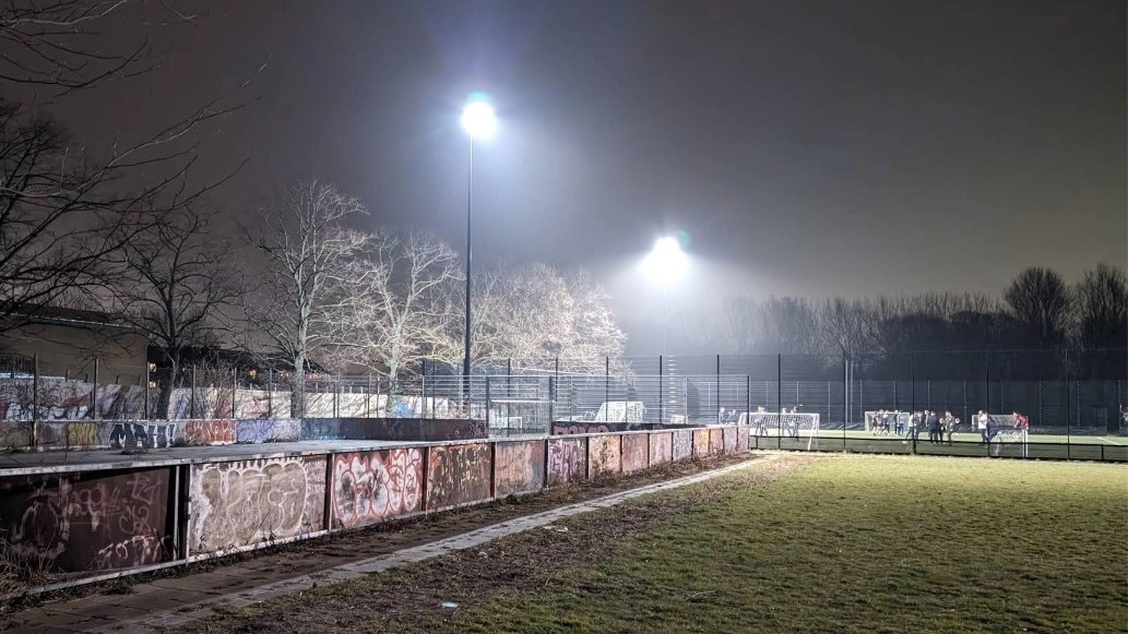 Outdoor 8v8 Football @ Holmens idrætsanlæg - 10 kr - booked pitch