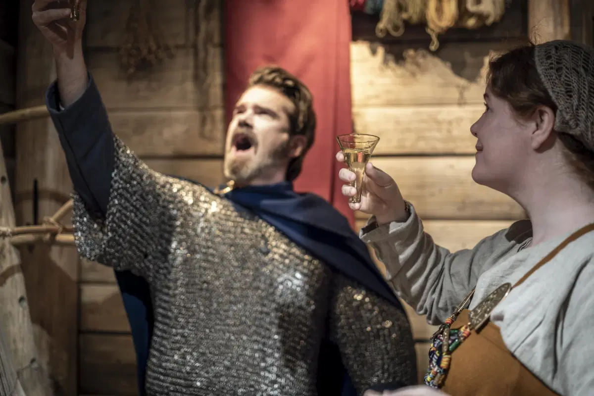 Träffa museets vikingar och åk sagotåget