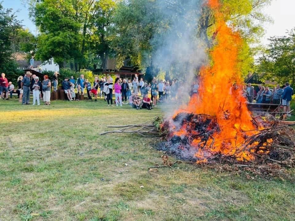 Sankt Hans Aften på Engen i Greve Landsby