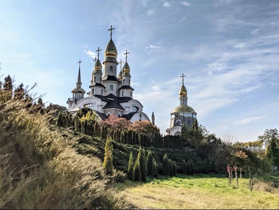 Запрошуємо до паломництва : Буки-храмовий комплекс з храмом св. мученика Євгенія
