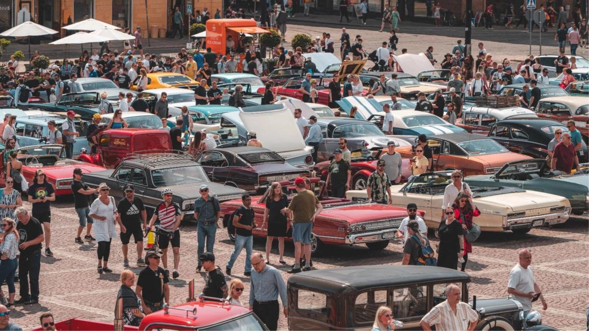Social Walking Tour: Strollin' In The City + Classic Cars