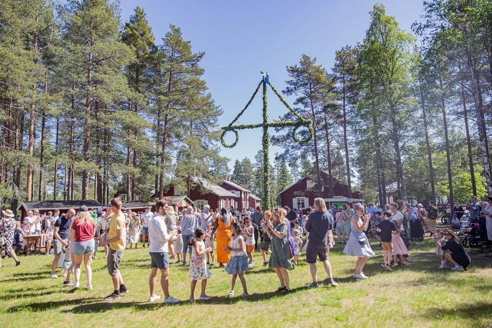 Midsommarfirande på Byske Hembygdsgård